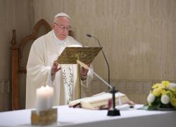 Papa Francesco è ancora vivo? Sono sempre più insistenti le voci che lo vogliono trapassato, ma crederci è difficile