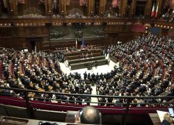 Ristoranti chiusi alle 18, ma riapre quello della Camera: scoppia la polemica