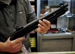 Pandemia e proteste anti-razzismo, negli USA tutti a caccia di armi: il mercato è cresciuto del 94% in un anno