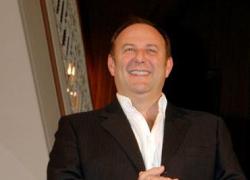 Gerry Scotti  nonno per la prima volta: è nata la piccola Virginia
