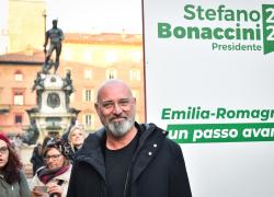Emilia Romagna, Stefano Bonaccini si dimette da governatore della Regione dopo elezione in Europa: "Non sto scappando, ci sarò sempre" 