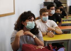 Covid, scuole chiuse in Campania, la protesta delle mamme a Napoli: 'Il giorno più buio'