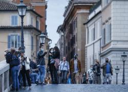 Coronavirus, boom di contagi: +5.372 in un giorno. Balzo di casi in Lombardia