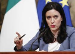 Scuola, Azzolina contro Fontana: 'Trovi soluzioni alternative alla didattica a distanza'