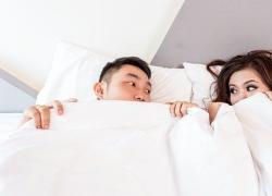 Coronavirus e sesso: 'Rischio anche nelle coppie stabili'