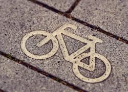 Roma, si stacca un pezzo dalla pista ciclabile sopraelevata