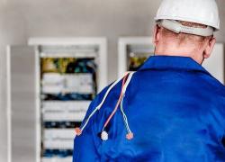 Lavoro, occupazione stabile ma -330 mila rispetto a febbraio 2020