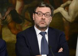 Italia in crescita, Pil a +0,5%. Superate Francia e Germania, Giorgetti: "L'ambizione paga"
