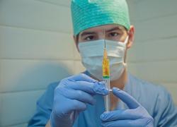 Coronavirus, Guerra Oms: 'Vaccino entro fine anno è verosimile. Quarantena ridotta per evidenze scientifiche'
