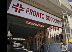 Investito nel parcheggio del condominio: muore a 2 anni