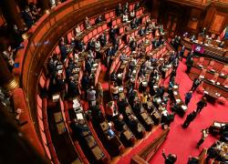 Crisi di governo, Conte ottiene la fiducia al Senato con 156 sì