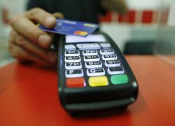 Addio ai contanti. Ma attenzione alle trappole delle carte di credito