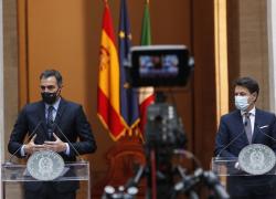 Covid, Conte: 'Controlli anti-Covid per chi va all'estero a Natale. Evitare nuova impennata'