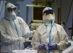 Coronavirus, esperti Oms a Wuhan: bloccati due positivi