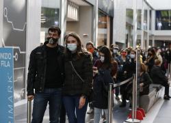 Coronavirus, folle per lo shopping. Allarme assembramenti: 'Interventi rigorosissimi' in arrivo