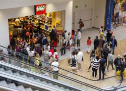 Covid, Natale 2020: shopping fino a sera tardi e spostamenti tra Regioni. Ecco i possibili scenari