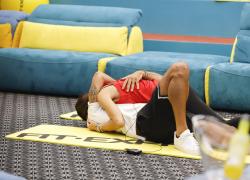 Grande Fratello Vip 5, Elisabetta Gregoraci confessione hot, a rischio censura con Pretelli: 'Mi piace stare sotto'. GF VIP 5 NEWS