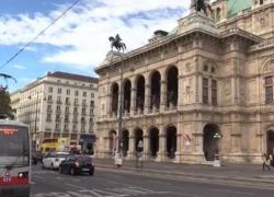 Attacco terroristico a Vienna, il sindaco: 'Sparavano a caso nei locali'. Ecco cosa è successo