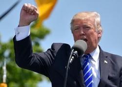 Usa, Trump annuncia dazi del 100% sui film importati, il tycoon: “Hollywood è stata devastata, vogliamo proiezioni realizzate di nuovo in America”