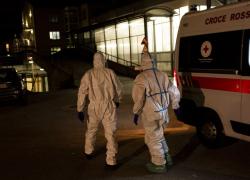 Napoli, partorisce in casa, ma la neonata muore: Procura indaga