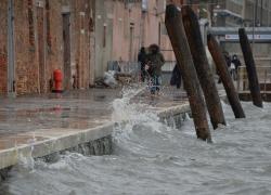 Maltempo, oggi è allerta meteo: esonda il Panaro. Rischio valanghe nel bellunese