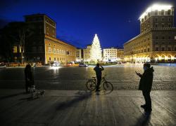 Decreto Natale, cosa si può fare e cosa no: spostamenti fra regioni, giorni zona rossa, invitati, attività sportiva, bar e ristoranti...