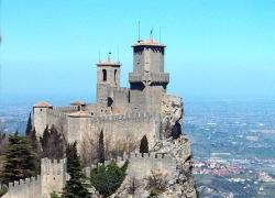 San Marino cambia rotta: si vietano i cenoni di Capodanno e sono introdotte misure all'italiana