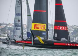 Prada Cup, Luna Rossa vola sul vento leggero e vince contro la barca inglese Ineos UK