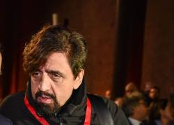 Striscia la Notizia, Valerio Staffelli finisce in ospedale mentre insegue Roberto Bolle: ecco cos'è successo