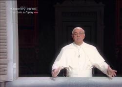 Crozza/ Papa Francesco: "Non preoccupatevi della messa, ma del Mes e prendetelo"