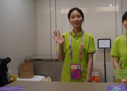 Cina: volontari, personale assistono partecipanti a Giochi asiatici