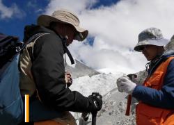 Cina: scienziati cinesi raccolgono campioni di roccia sul monte Cho Oyu