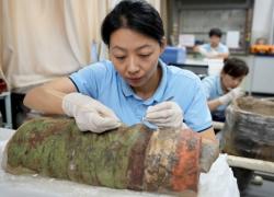 Cina: restauro dei colori dei guerrieri di terracotta