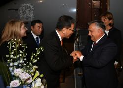 Cina: primo ministro ungherese arriva a Pechino per Belt and Road Forum