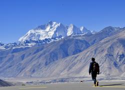 Cina: panorama del monte Qomolangma (1)