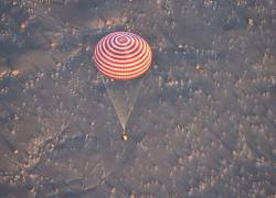 Cina: capsula di rientro Shenzhou-16 atterra a Dongfeng (3)