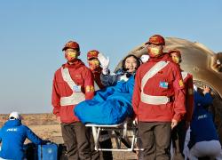 Cina: capsula di rientro Shenzhou-16 atterra a Dongfeng (1)
