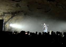 Cina: spettacolo in scena in una grotta calcarea carsica a Guilin