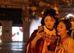 Cina: antica capitale Xi'an sperimenta mania per Hanfu