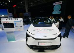 Cina: Shanghai, esposizione automobilistica a CIIE (1)