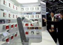 Cina: Shanghai, prodotti di IA esposti a CIIE (2)