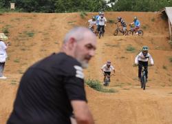 Cina: Guizhou, ciclista francese trasmette passione, conoscenza sport all'aperto
Frederic Moal, ex ciclista professionista, mira a promuovere motorcross in bici tra giovani cinesi