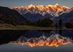 Cina: panorama al tramonto del Monte Namcha Barwa