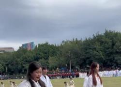 Cina: cani partecipano a cerimonia apertura di incontro sportivo universitario