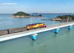Cina: Fujian, treno intermodale ferrovia-mare a Putian