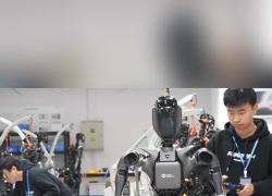 Cina: incontriamo robot umanoide multiuso
