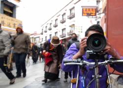 Fotografo tibetano disabile punta in alto