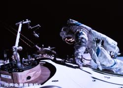 Cina: equipaggio Shenzhou-17 completa prima passeggiata spaziale (2)