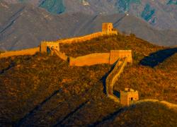 Cina: veduta aerea della Grande Muraglia nello Hebei (3)