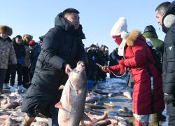 Cina: Jilin, pesca invernale a Songyuan (1)